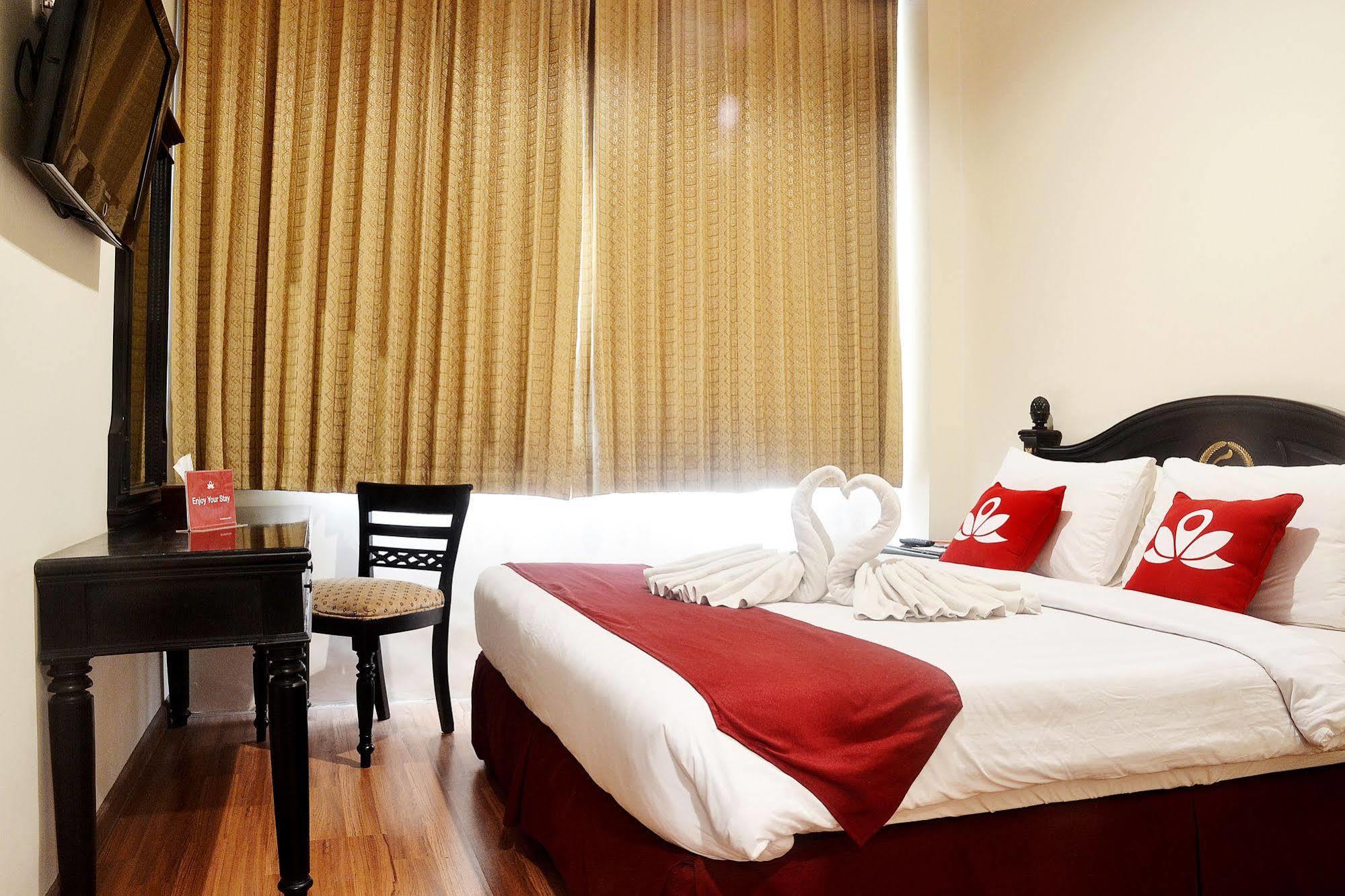 Zen Rooms Sultan Iskandar Muda Surabaya Exteriör bild