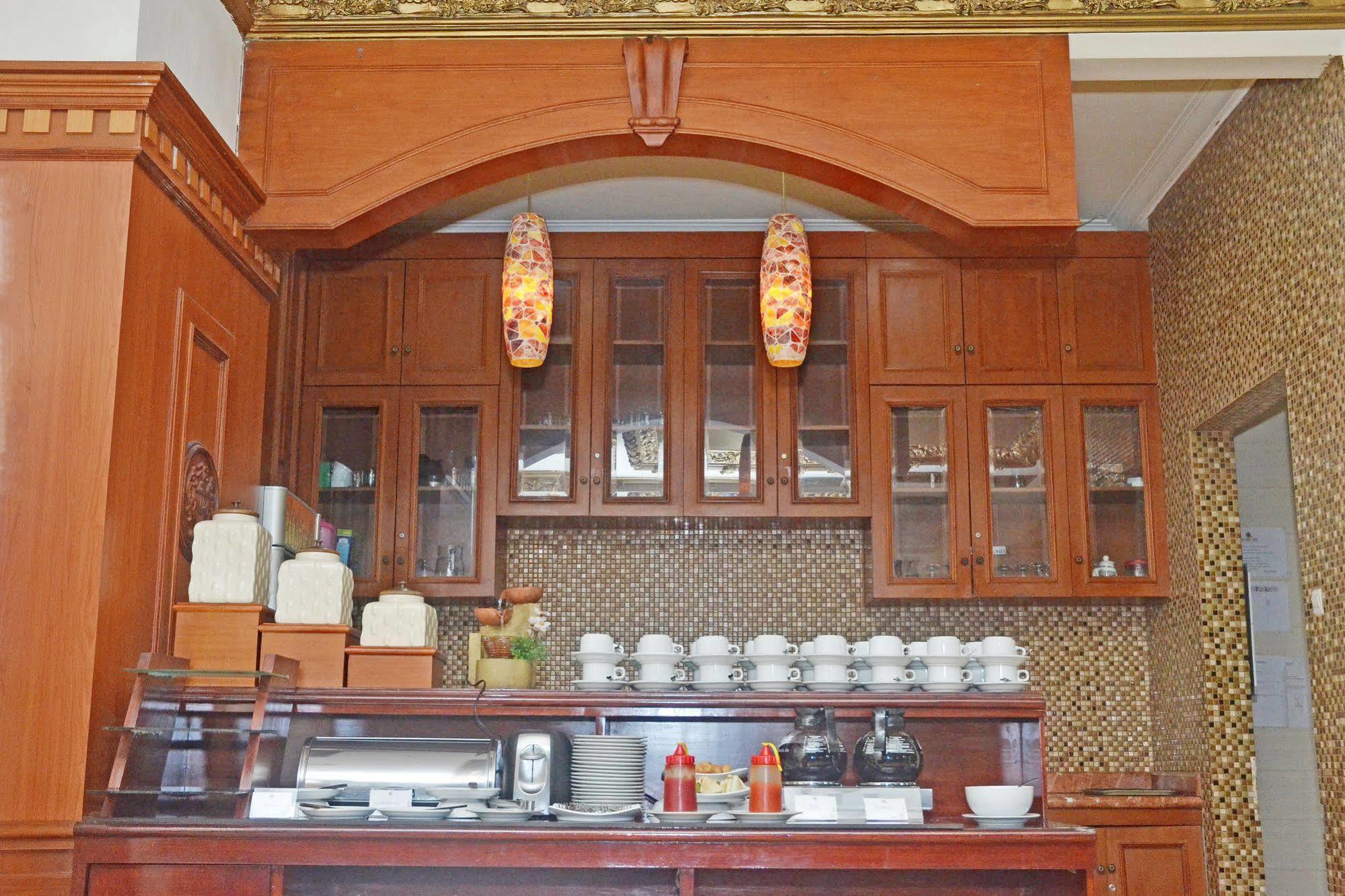 Zen Rooms Sultan Iskandar Muda Surabaya Exteriör bild